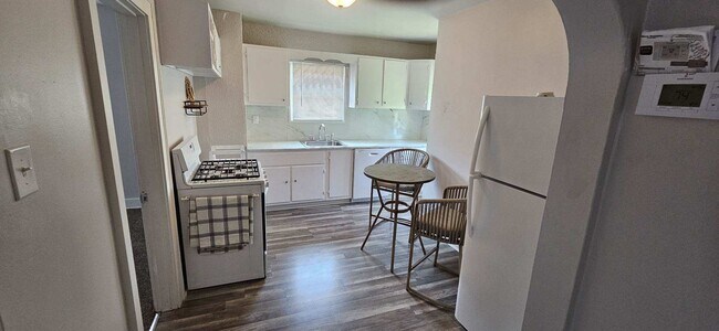 Foto del edificio - 5225 Brightwood Rd