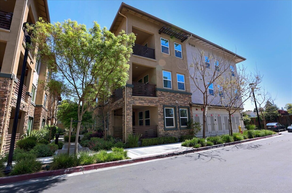 Primary Photo - 1110 Karby Terrace