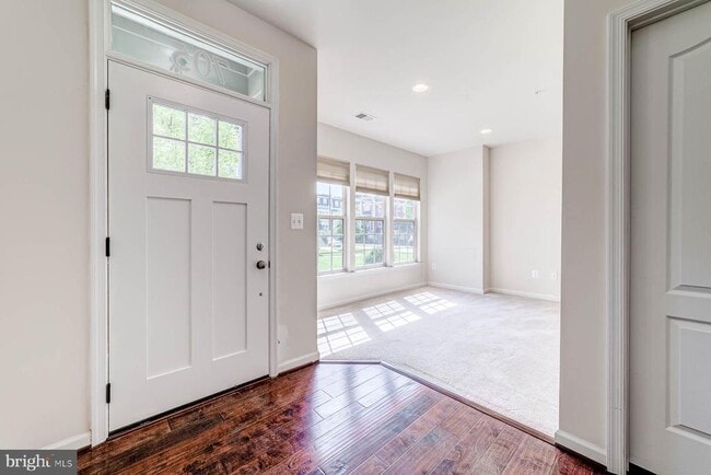 Building Photo - 705 River Mist Dr