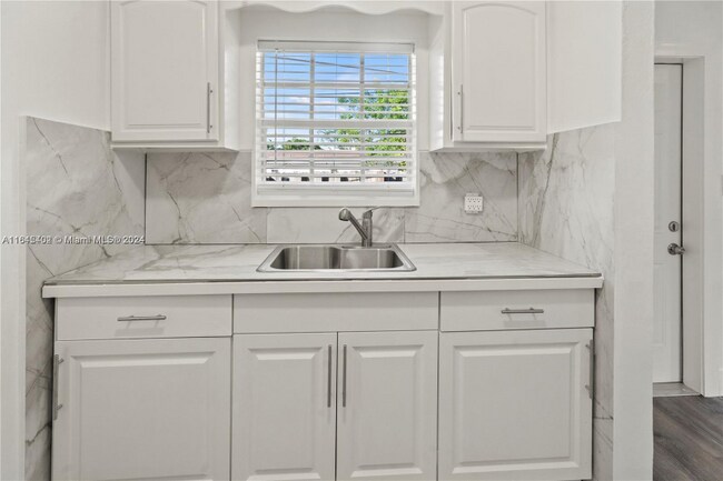 Foto del edificio - 445 NE 121st St