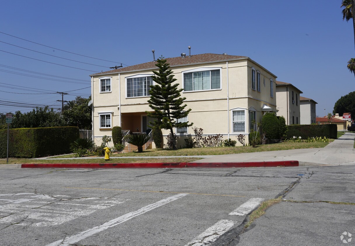 Foto del edificio - 1028 W Glenoaks Blvd