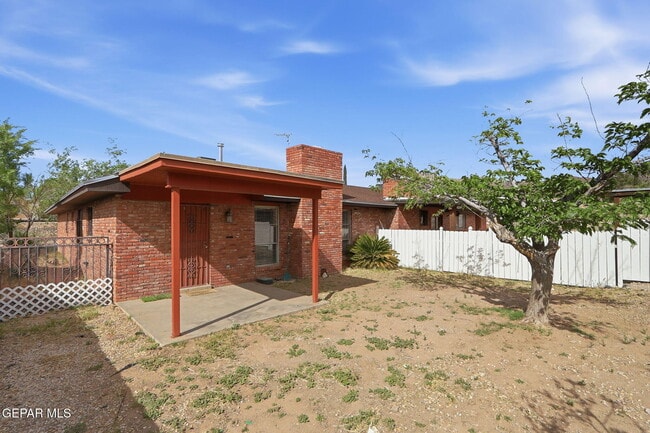 Building Photo - 6613 Escondido Dr