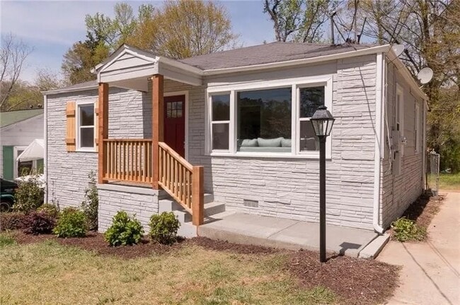 Photo - 2221 Larchwood Rd SW House