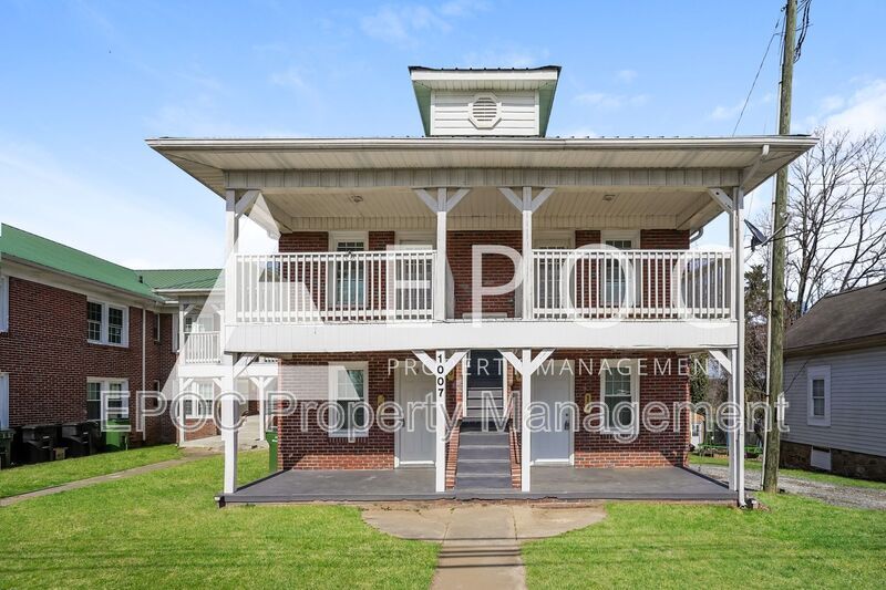 Primary Photo - 1007 S Main St