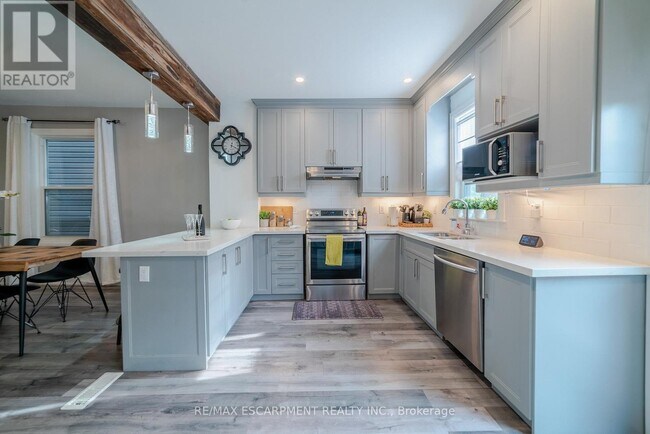 Building Photo - 189 Lottridge St