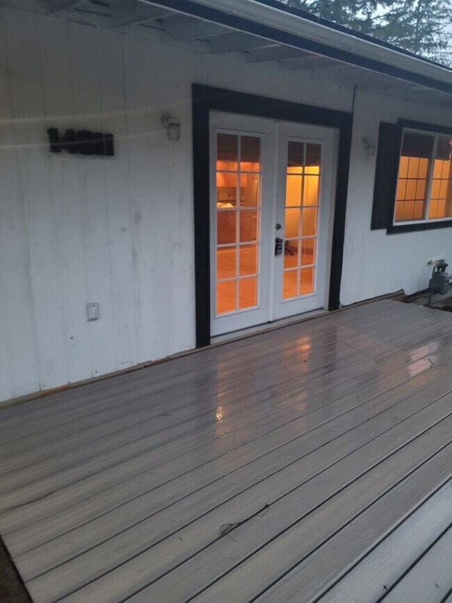 Building Photo - Bellevue Eastgate area - Remodeled rambler...