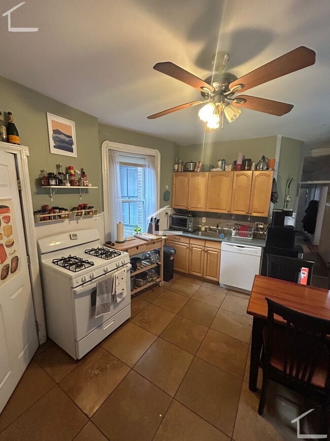 Photo - 4 bed in Beacon HIll House