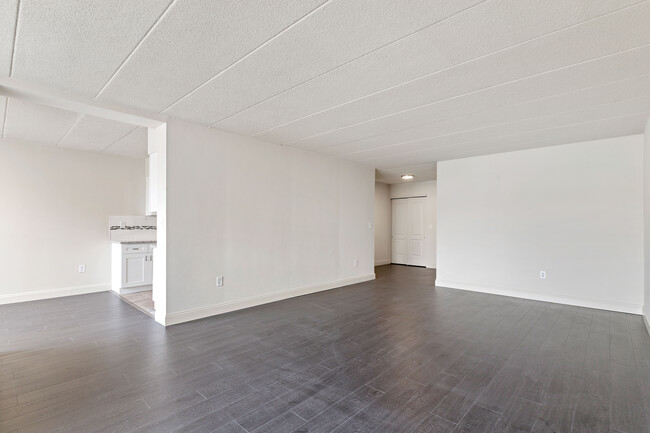 Building Photo - 464 Gorge Rd