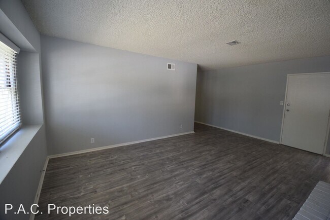 Foto del edificio - 3 br, 2 bath Apartment - 6665 Rhodes Avenu...