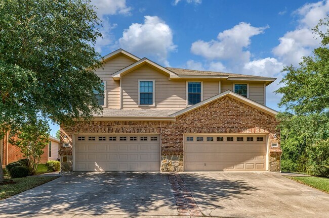 Foto del edificio - AVAILABLE NOW! Beautiful 3 Bedroom Duplex located in Lavon,Texas!