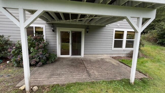 Photo - Beautiful 2 Bed 1 Bath MIL Unit near Cedar... House