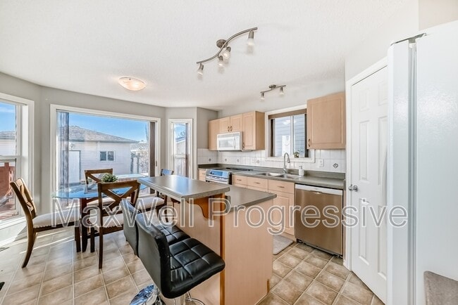 Building Photo - 9135-9213 213 St NW