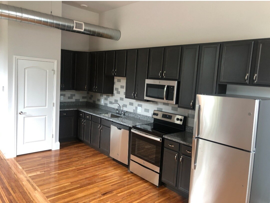 Primary Photo - 230 W Dunklin St