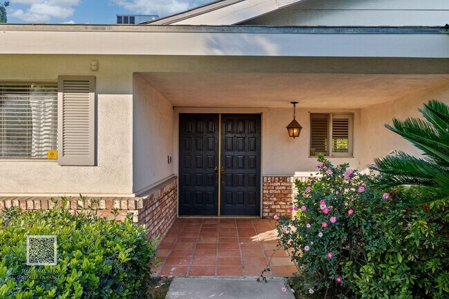 Foto del edificio - Available Now!!