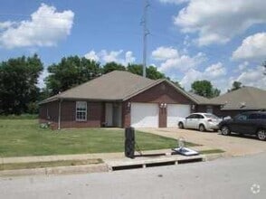 Building Photo - 849 Meadowlands Dr