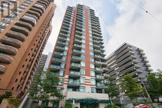 Building Photo - 570-570 Laurier Ave W