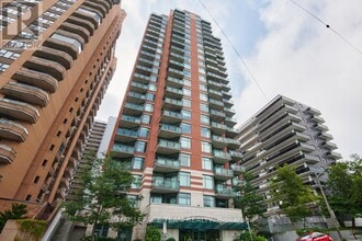 Building Photo - 570 Laurier Ave W