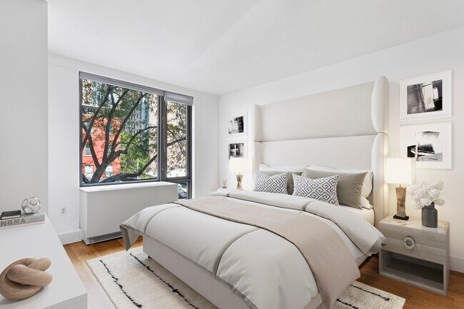 Building Photo - 464 W 44th St