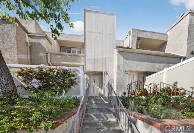 Building Photo - 15235 Magnolia Blvd