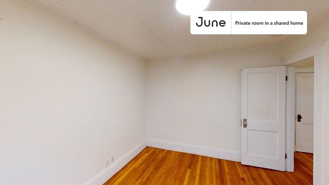 Foto del edificio - Private bedroom in 3 bed/1 bath Home
