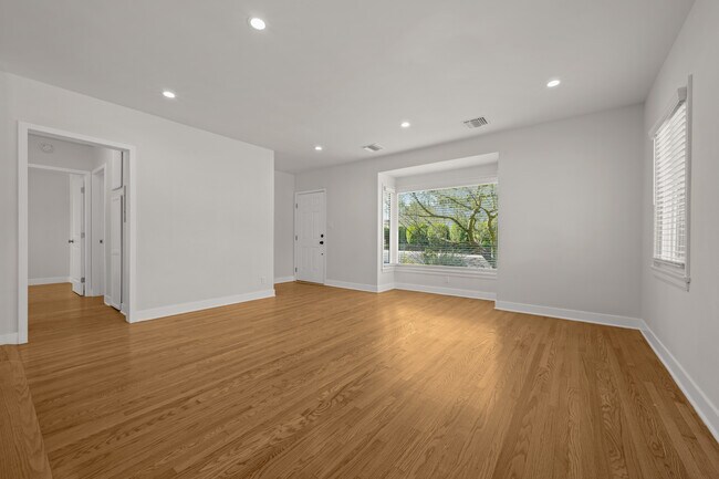 Building Photo - 5935 W 79th St