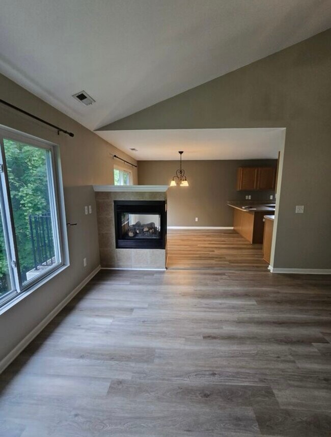 Living room looking into dining - 14262 Shadywood Dr