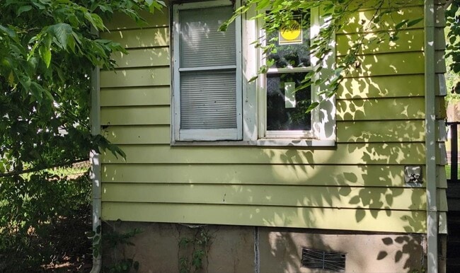 Building Photo - 517 Vine St