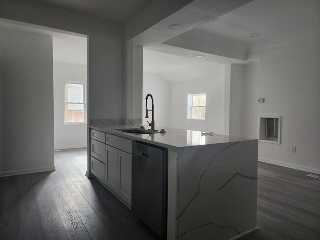 Photo - 94 Hampton Roads Ave House