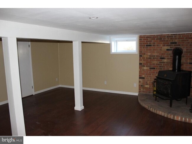 Building Photo - 113 W Rutherford Dr