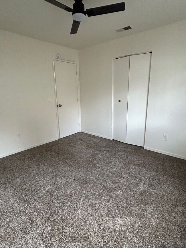 Building Photo - 12 Klondike Ct