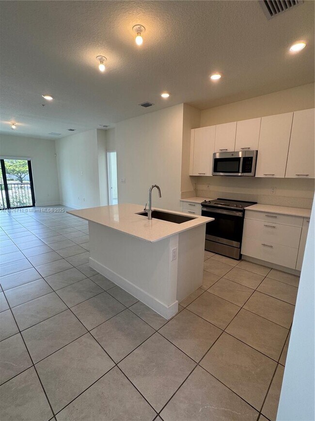 Foto del edificio - 8001 NW 41st St