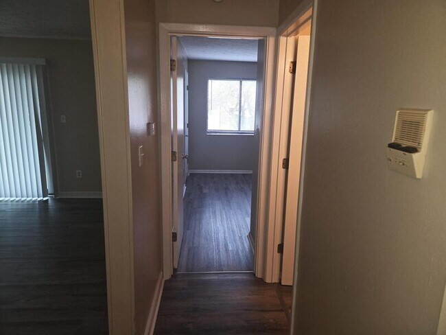 Foto del edificio - 4240 Village Pkwy Cir E