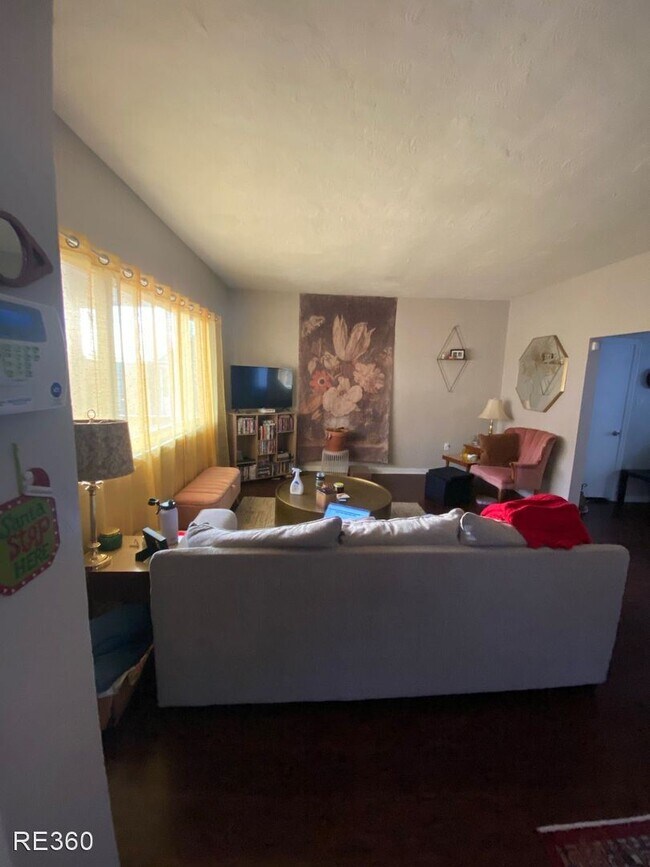 Building Photo - 3 br, 2.5 bath House - 210 Wilbert Street ...