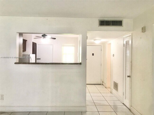 Foto del edificio - 1540 NE 191st St