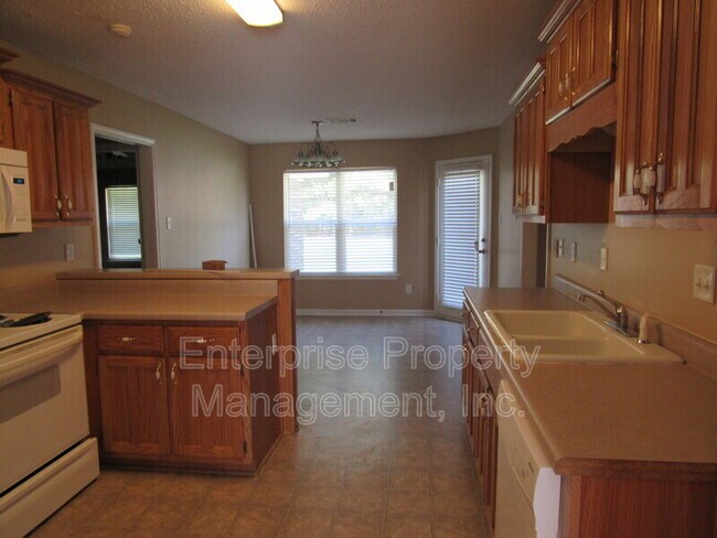 Foto del edificio - 9480 Grove Rd