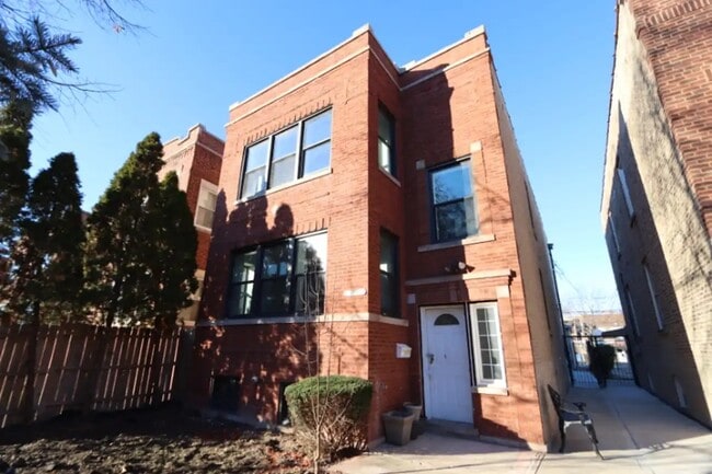 Building Photo - 3120 W Eastwood Ave