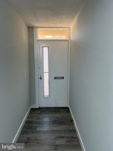 Building Photo - 2214 Deerfern Crescent