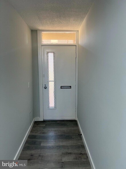 Foto del edificio - 2214 Deerfern Crescent