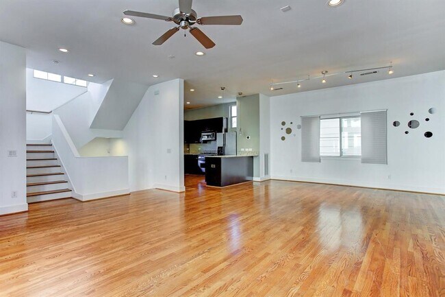 Building Photo - 5109 Larkin St