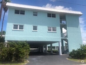Building Photo - 8200 Bayshore Dr