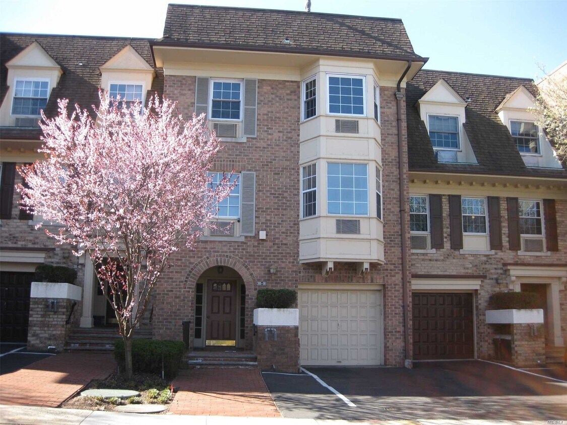 Foto principal - 205-58 Brian Crescent