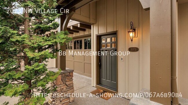 Building Photo - Newer Forest Heights Townhome Close to Nik...
