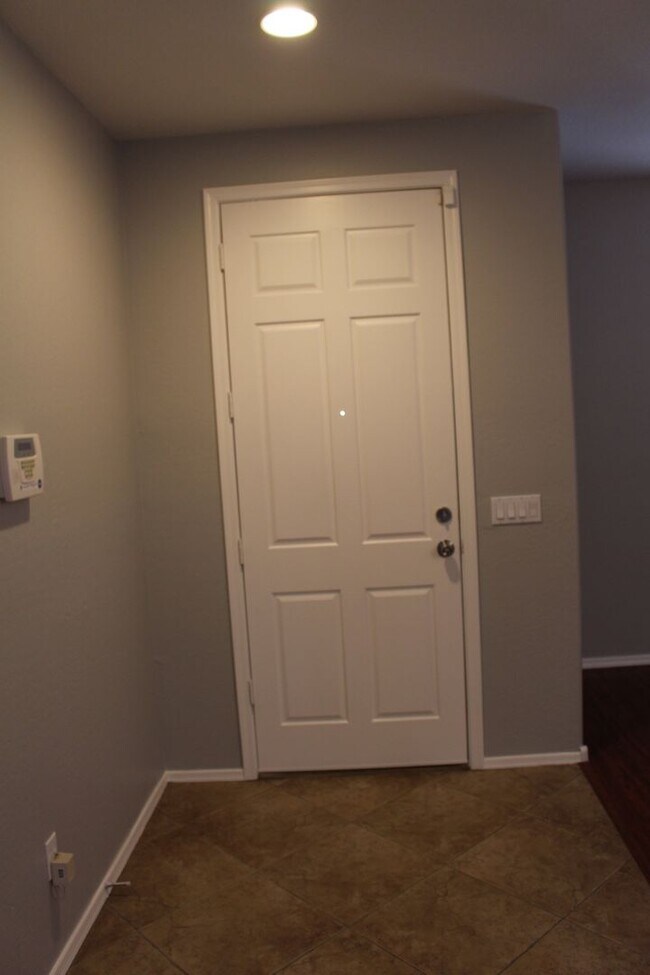 Building Photo - Large 4 bedroom home in Power Ranch