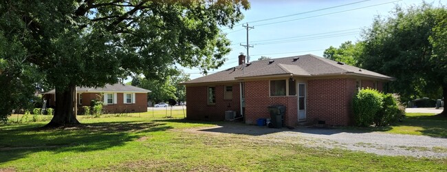 Building Photo - 1324 Mt Gallant Rd