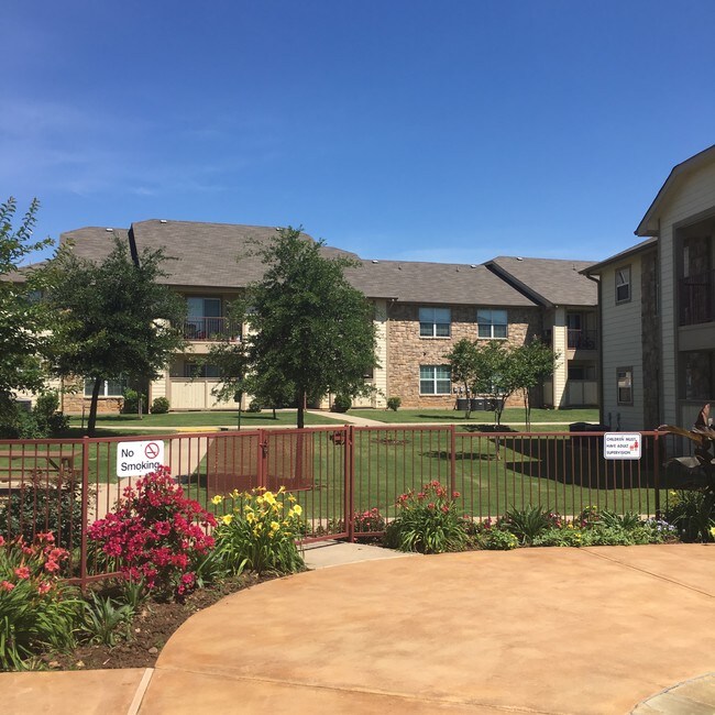 Lakeside RGLLC Apartments in Granbury, TX