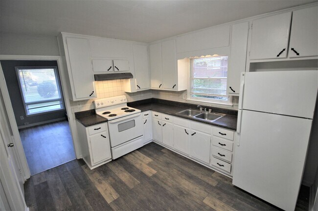 Foto del edificio - Move In Special!! 1/2 Off First Month's Re...