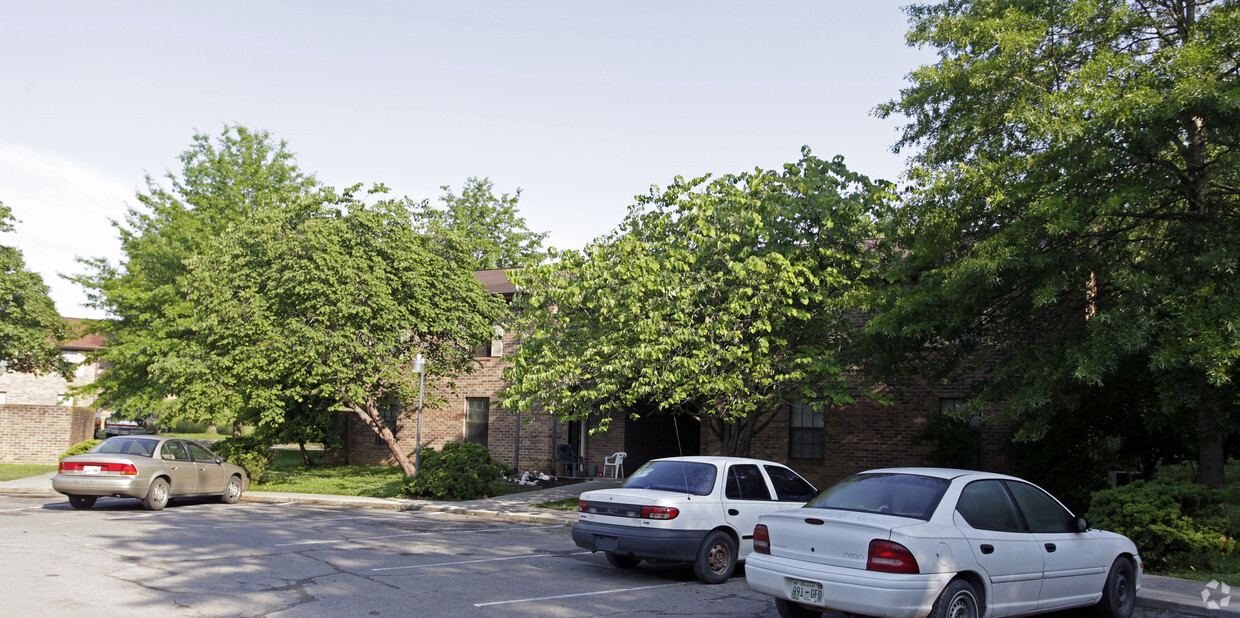 Building Photo - Stonegate Apartments