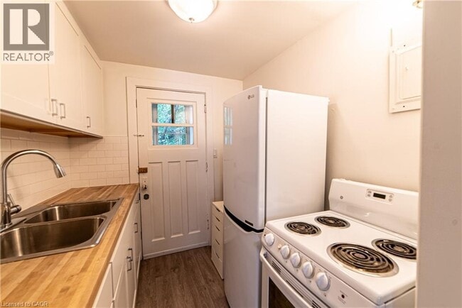 Building Photo - 68 Arkledun Ave