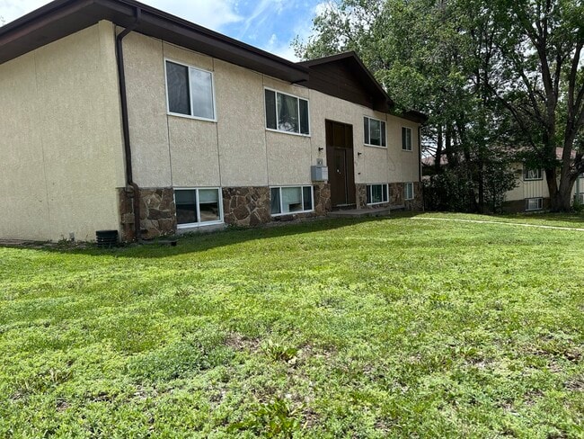 Building Photo - 4715 Scenic Cir