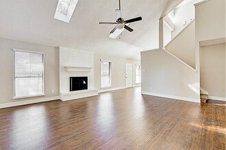 Building Photo - 13830 Hollowgreen Dr